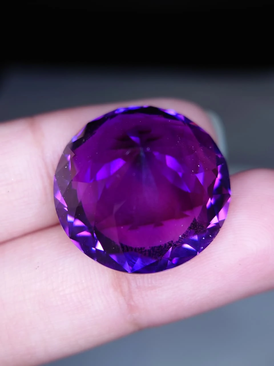 31.5ct Round Brilliant Faceted Amethyst Loose Gemstone from Nigeria — view 6